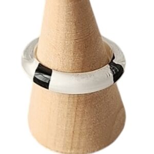 🎉🎉***CLEARANCE***🎉🎉 White & black plastic fashion ring